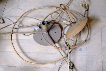 Lustre à 16 bras de lumière sur deux rangs...