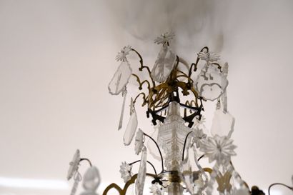 Lustre à pendeloques à neuf bras de lumière...