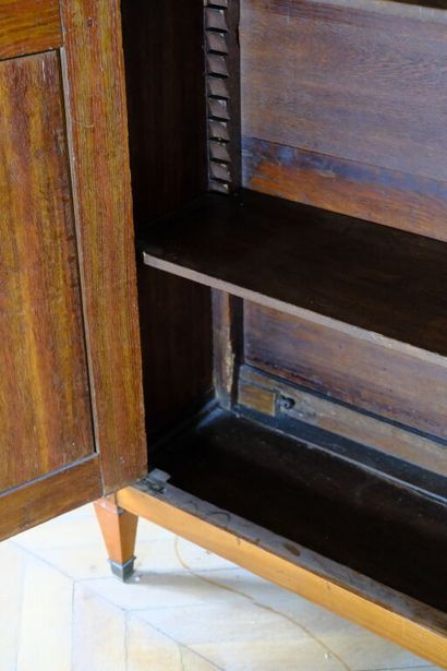 Petite armoire en acajou et placage d'acajou...