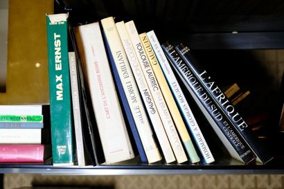 Fort ensemble de livres reliés ou brochés...