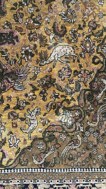 TAPIS d'ORIENT, Iran.
Tapis en laine et soie...
