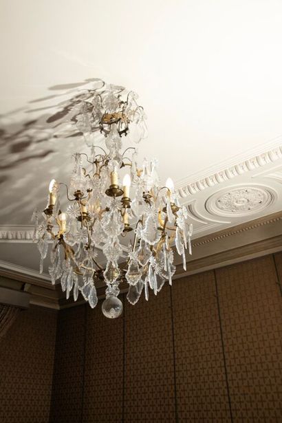 Lustre à pendeloques à neuf bras de lumière...