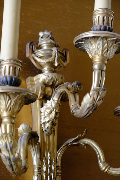 Paire d'appliques à trois bras de lumière...