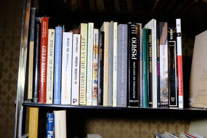 Fort ensemble de livres reliés ou brochés...