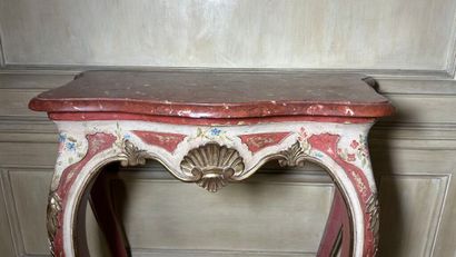 Console de forme chantournée en bois sculpté...