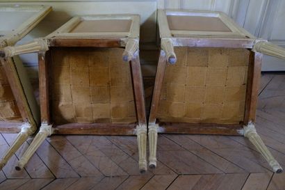 Suite de quatre chaises à assises basses...