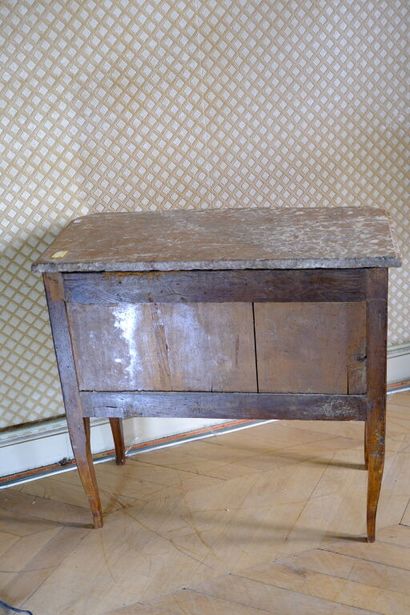 Petite commode en placage de bois de rose...