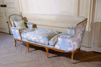 Chaise longue de repos en hêtre mouluré reposant...