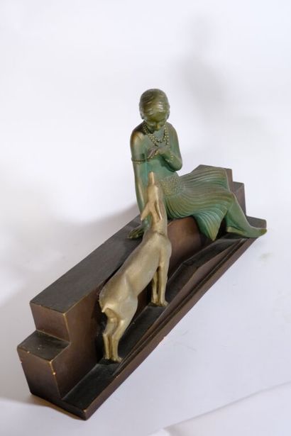 Jean MOY (XXème siècle)
Élégante au sautoir...