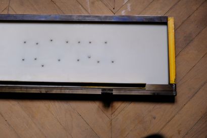 Ensemble de trois enseignes en verre et métal...