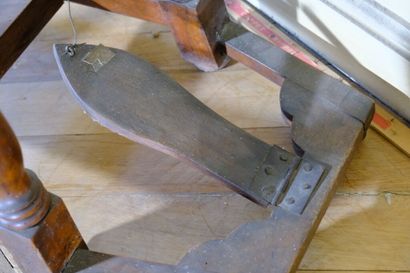 Métier à tisser en bois naturel. Les montants...