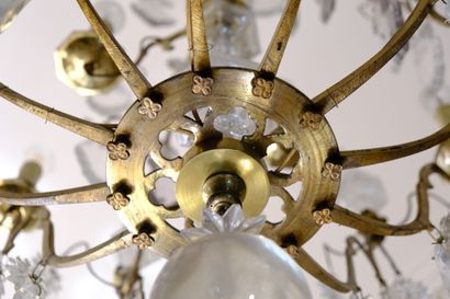 Lustre à pendeloques à neuf bras de lumière...