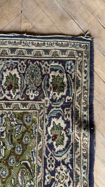 TAPIS d'ORIENT.
Tapis en laine et soie à...