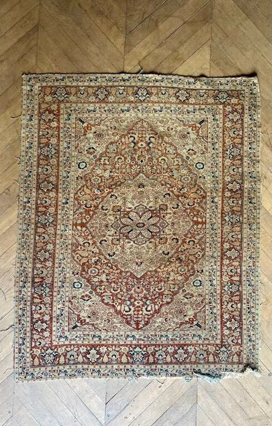 TAPIS d'ORIENT, Iran.
Tapis en laine et soie...