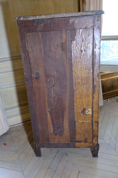 Armoire à hauteur d'appui en placage de bois...