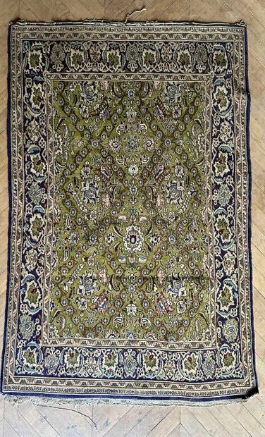 TAPIS d'ORIENT.
Tapis en laine et soie à...