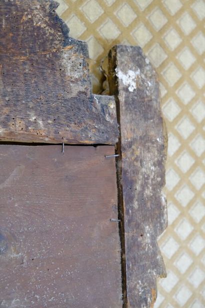 Glace rectangulaire, l'encadrement en bois...