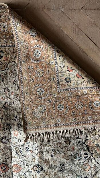TAPIS D'ORIENT.
Tapis en laine et soie à...