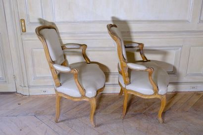 Paire de fauteuils à dossier cabriolet de...