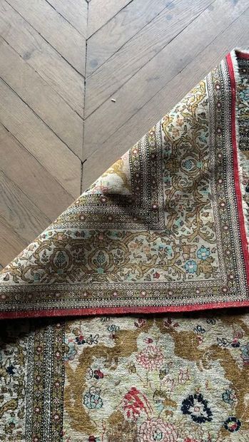 TAPIS d'ORIENT, Iran.
Tapis en laine et soie...