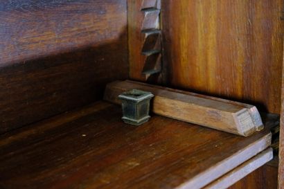 Petite armoire en acajou et placage d'acajou...
