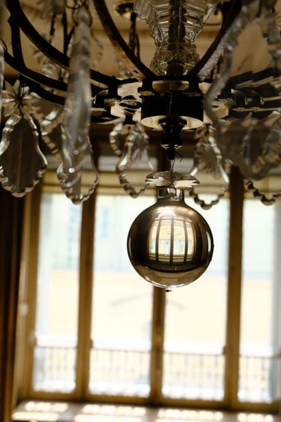 Lustre à pendeloques à neuf bras de lumière...