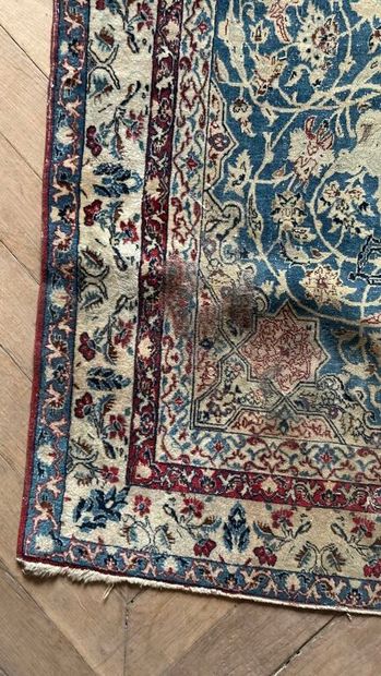 TAPIS d'ORIENT.
Tapis en laine et soie à...