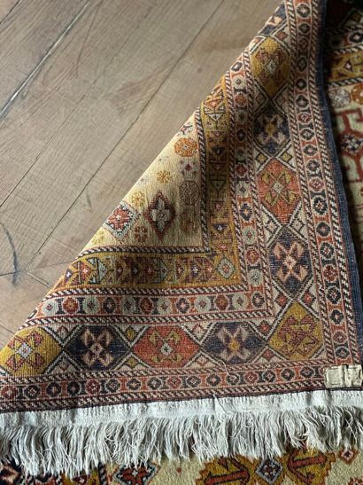 TAPIS d'ORIENT.
Tapis en laine et soie à...