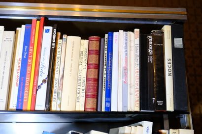 Fort ensemble de livres reliés ou brochés...