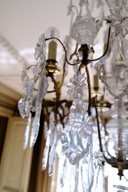 Lustre à pendeloques à neuf bras de lumière...