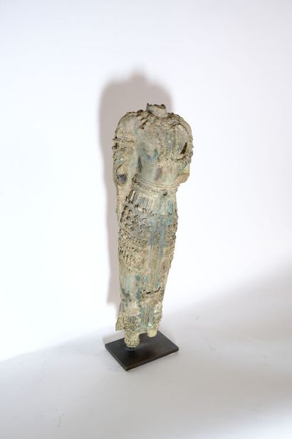 THAILANDE.
Statue de bouddha en bronze, représenté...