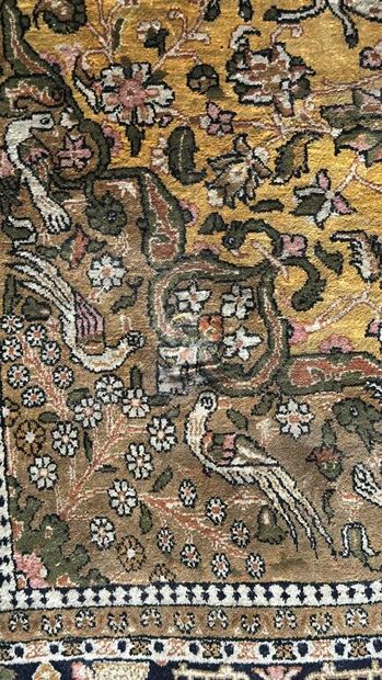 TAPIS d'ORIENT, Iran.
Tapis en laine et soie...