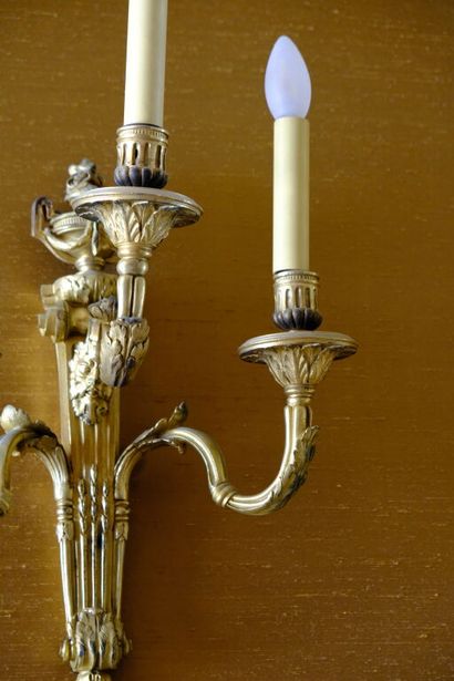 Paire d'appliques à trois bras de lumière...