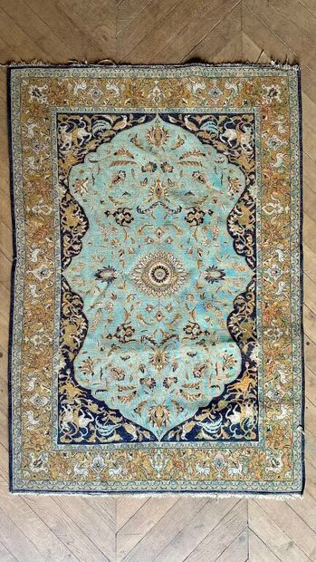 TAPIS d'ORIENT, Iran.
Tapis en laine et soie...