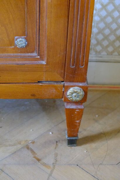 Petite armoire en acajou et placage d'acajou...