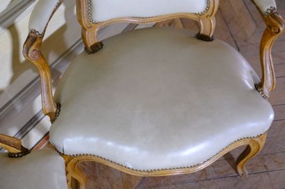 Paire de fauteuils à dossier cabriolet de...