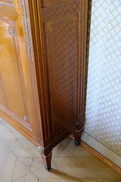 Petite armoire en acajou et placage d'acajou...
