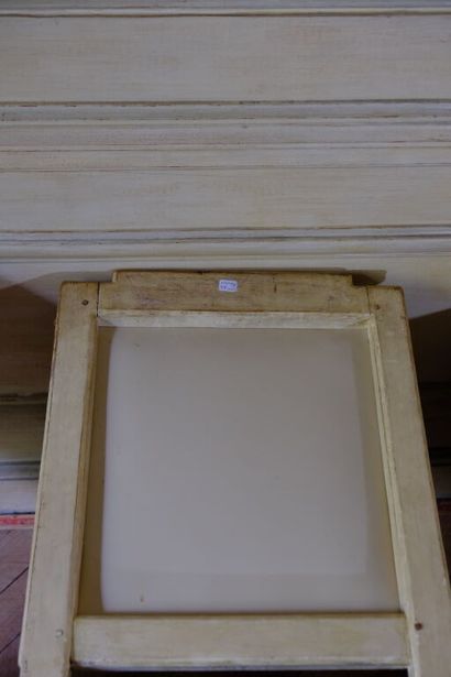 Suite de quatre chaises à assises basses...