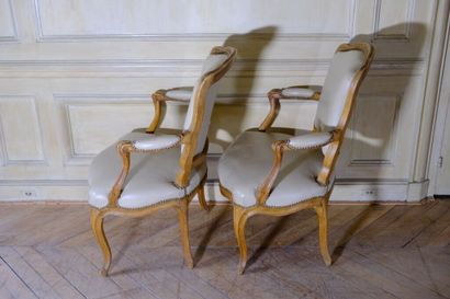 Paire de fauteuils à dossier cabriolet de...