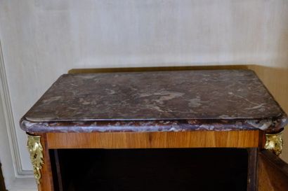 Armoire à hauteur d'appui en placage de bois...
