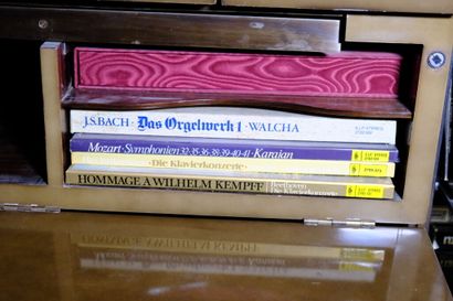 Fort ensemble de livres reliés ou brochés...
