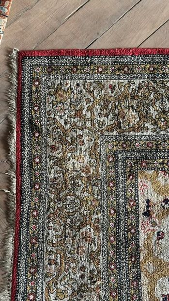 TAPIS d'ORIENT, Iran.
Tapis en laine et soie...