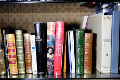 Fort ensemble de livres reliés ou brochés...