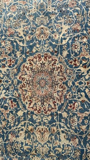 TAPIS d'ORIENT.
Tapis en laine et soie à...