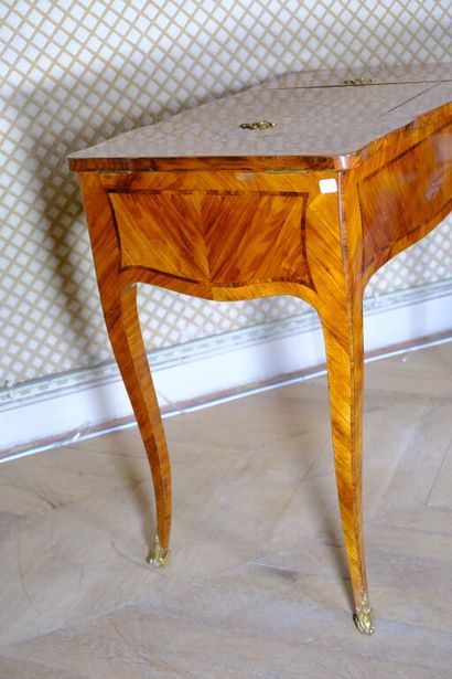 Coiffeuse en placage de bois de rose disposé...