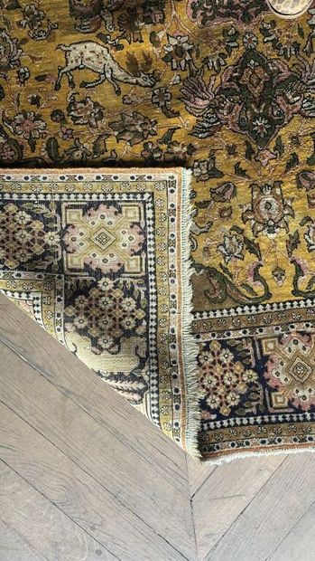 TAPIS d'ORIENT, Iran.
Tapis en laine et soie...