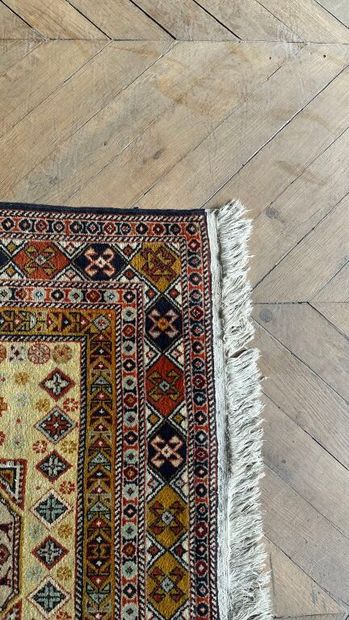 TAPIS d'ORIENT.
Tapis en laine et soie à...