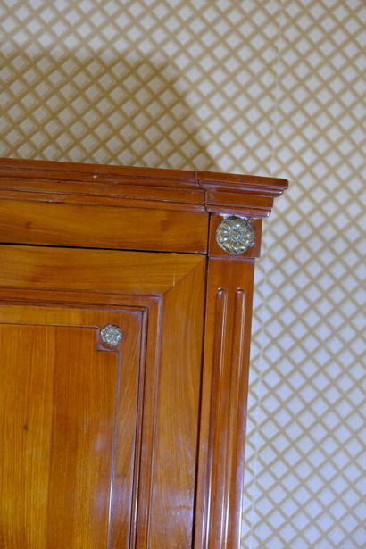 Petite armoire en acajou et placage d'acajou...