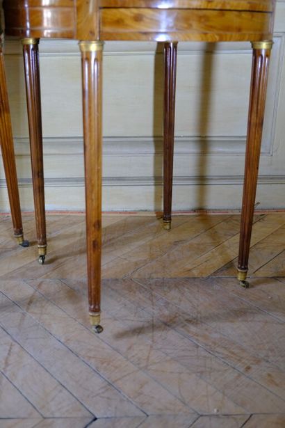 Paire de jardinières en forme de guéridons...