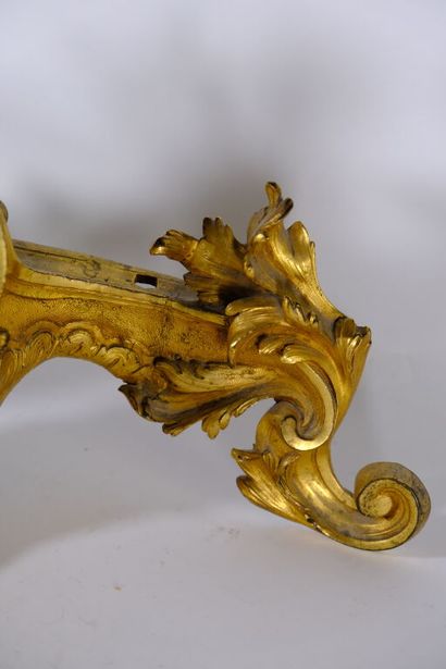 Paire de chenets en bronze doré et ciselé...